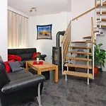 Ferienhaus Doppelhaushaelfte Am Hafen Von *