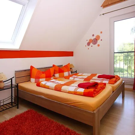 Doppelhaushaelfte Am Hafen Von