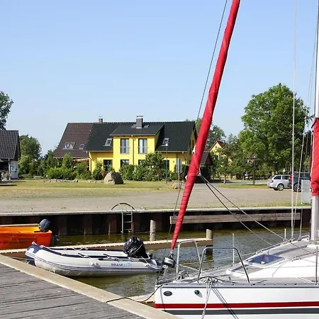 Dom wakacyjny Doppelhaushaelfte Am Hafen Von