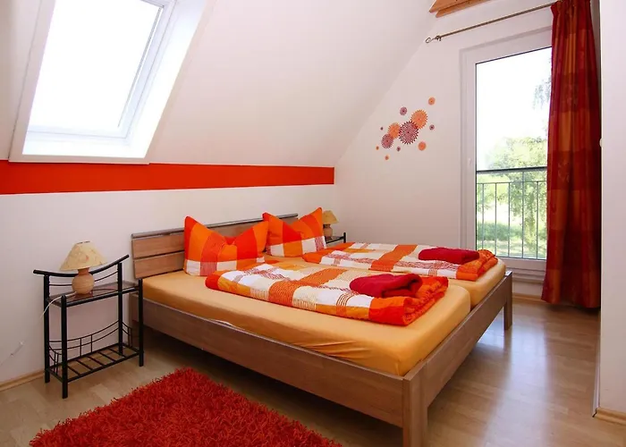 Doppelhaushaelfte Am Hafen Von