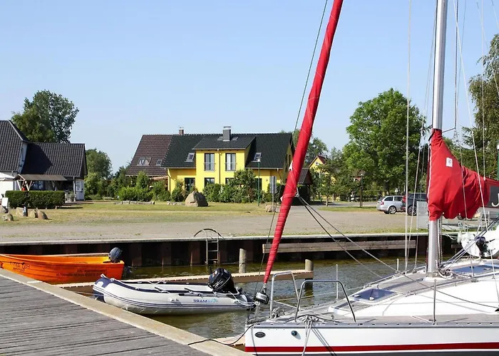 Semesterbostad Doppelhaushaelfte Am Hafen Von