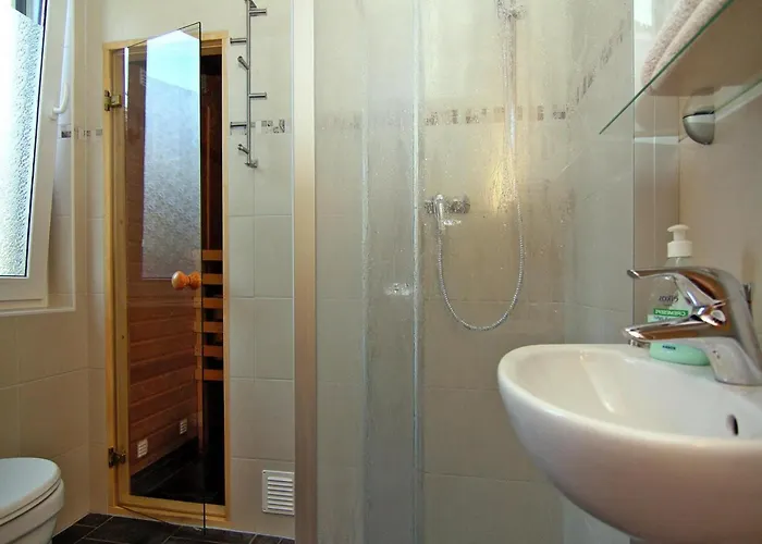 Doppelhaushaelfte Am Hafen Von Semesterbostad *