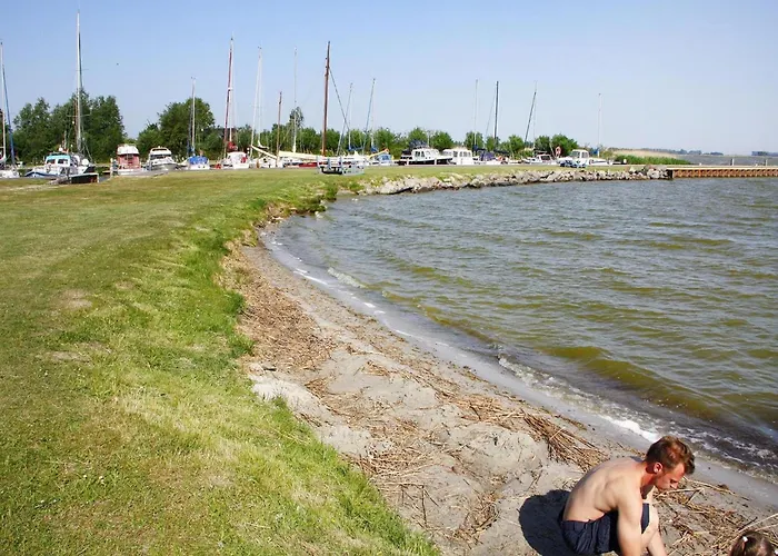 Doppelhaushaelfte Am Hafen Von Neuendorf (Saal)