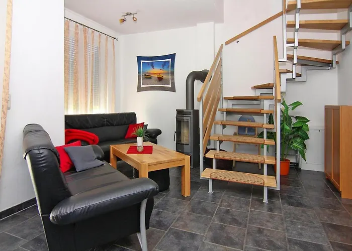 Semesterbostad Doppelhaushaelfte Am Hafen Von *