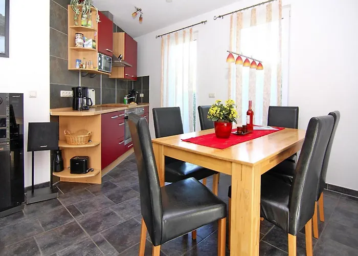 Doppelhaushaelfte Am Hafen Von Semesterbostad Neuendorf (Saal)